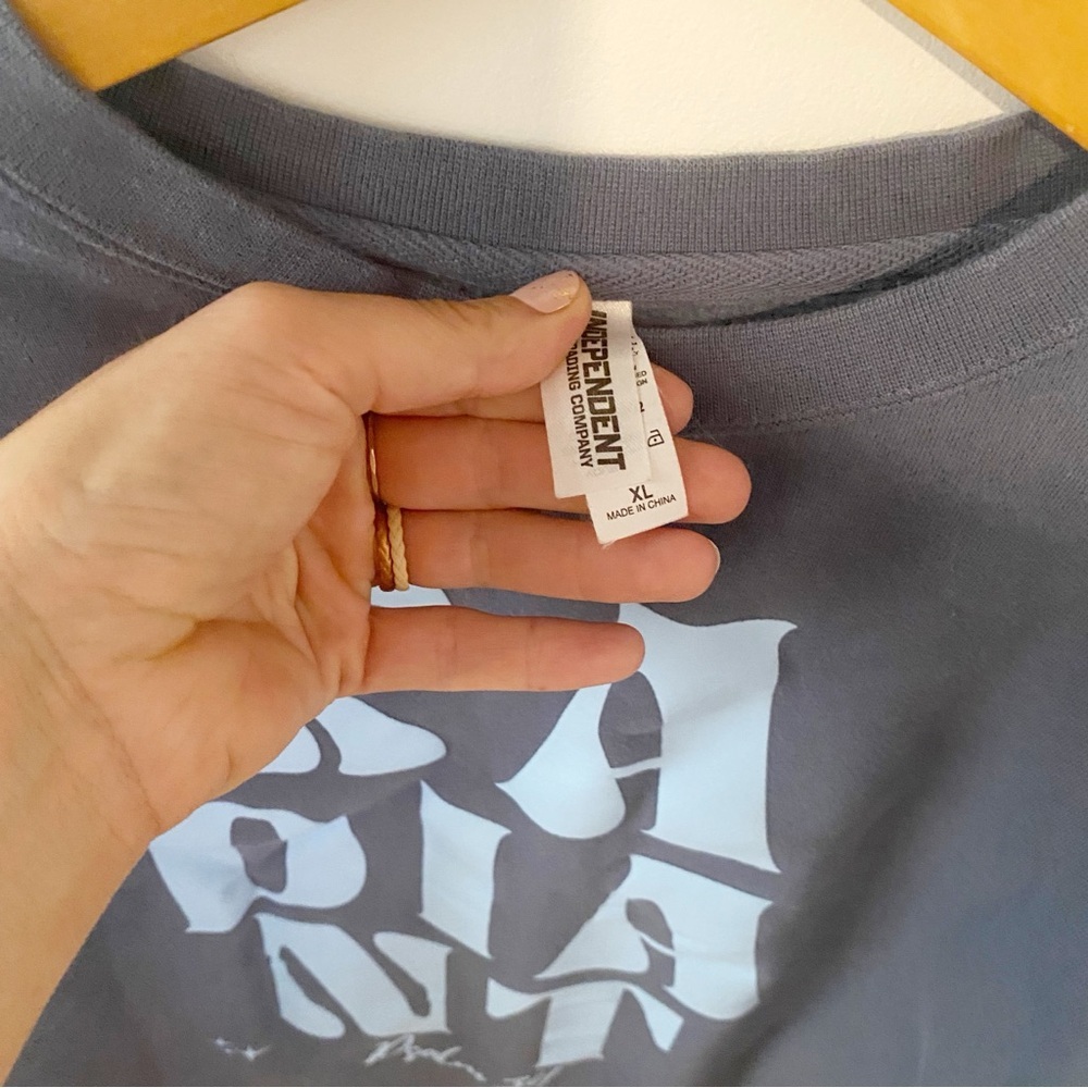 Radiant Blue Sweatshirt - Picture 3 of 6